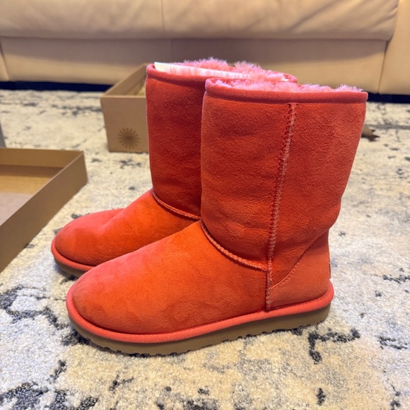 UGG Classic Short in Limited Edition Coral | Women’s Size 7 - Picture 2 of 9